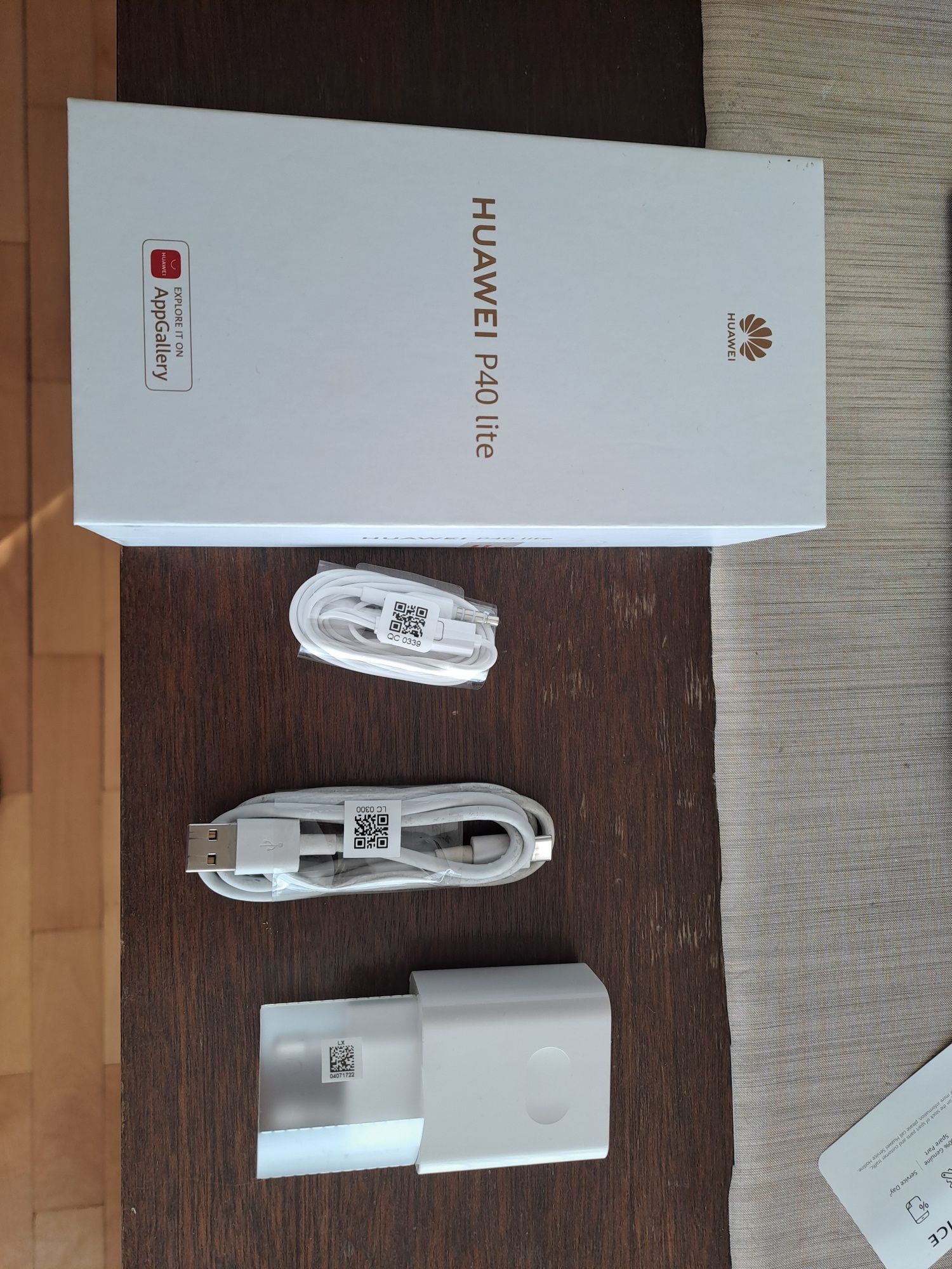 Смартфон HUAVEI P40 Lite