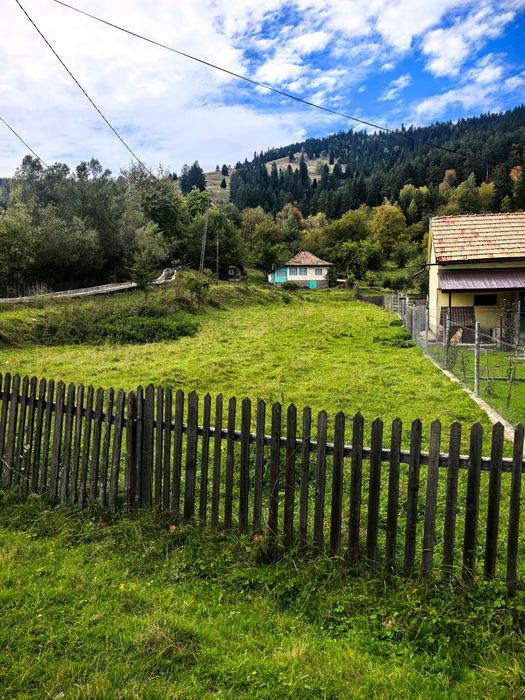 Teren și casă de vânzare în Ceahlău