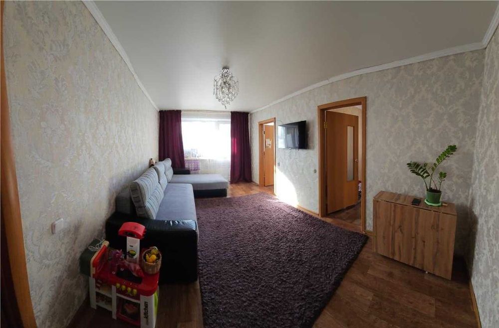 Продам 4-комнатную квартиру на 11а микрорайоне