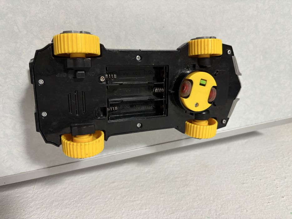 Mașinuță cu lumini și sunete