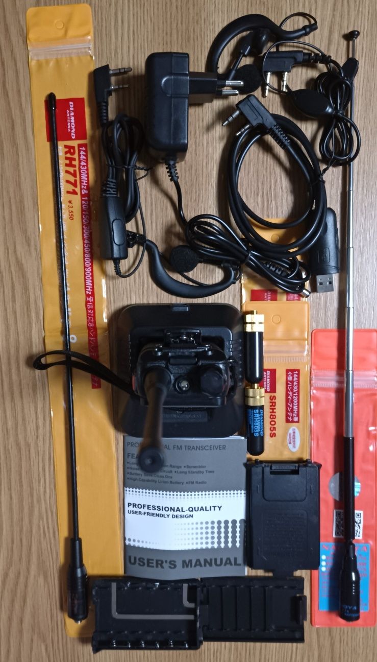Ocazie!Baofeng UV-5R cu 5 antene și alte accesorii (citiți!)