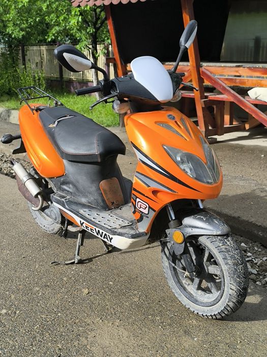 Vînd scuter functional cc 49