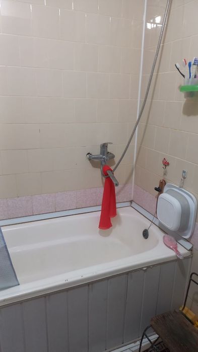 Продаю 3ком квартиру на сергели 3 ,/1етаж