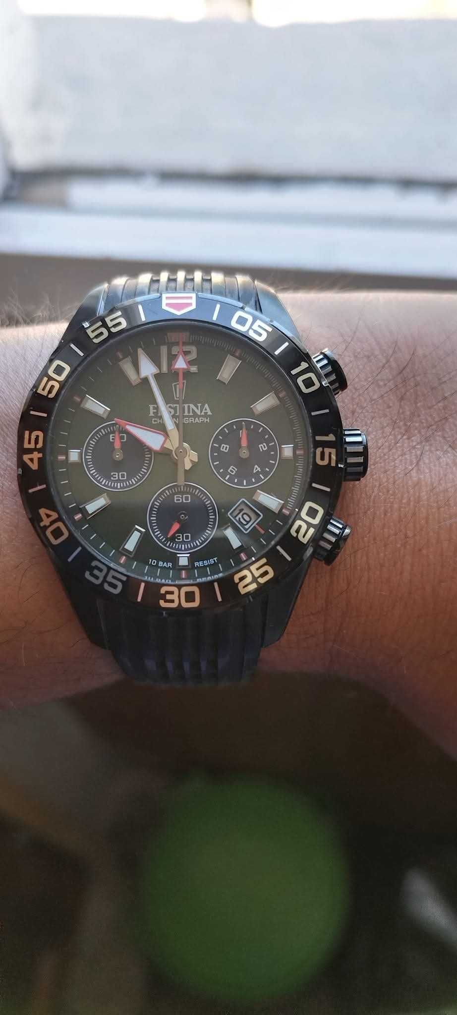 Часовник Festina като нов.
