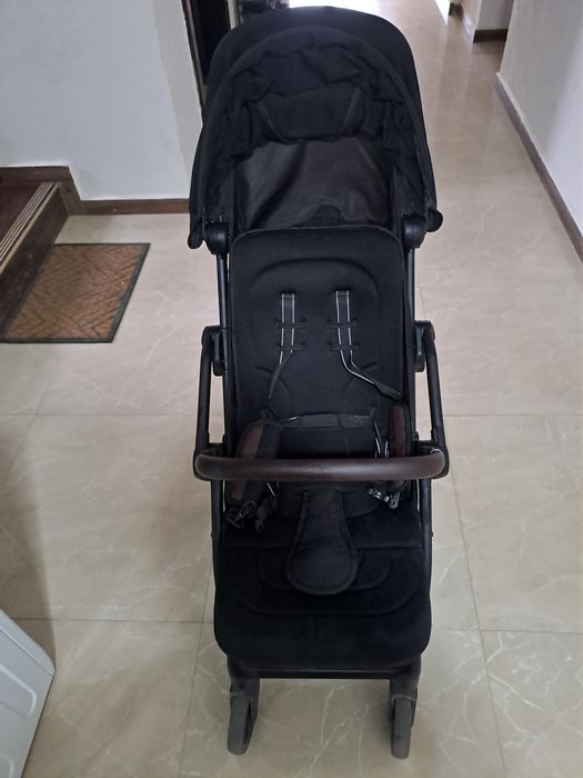 Детска количка – лека, сгъваема и удобна (като нова!)