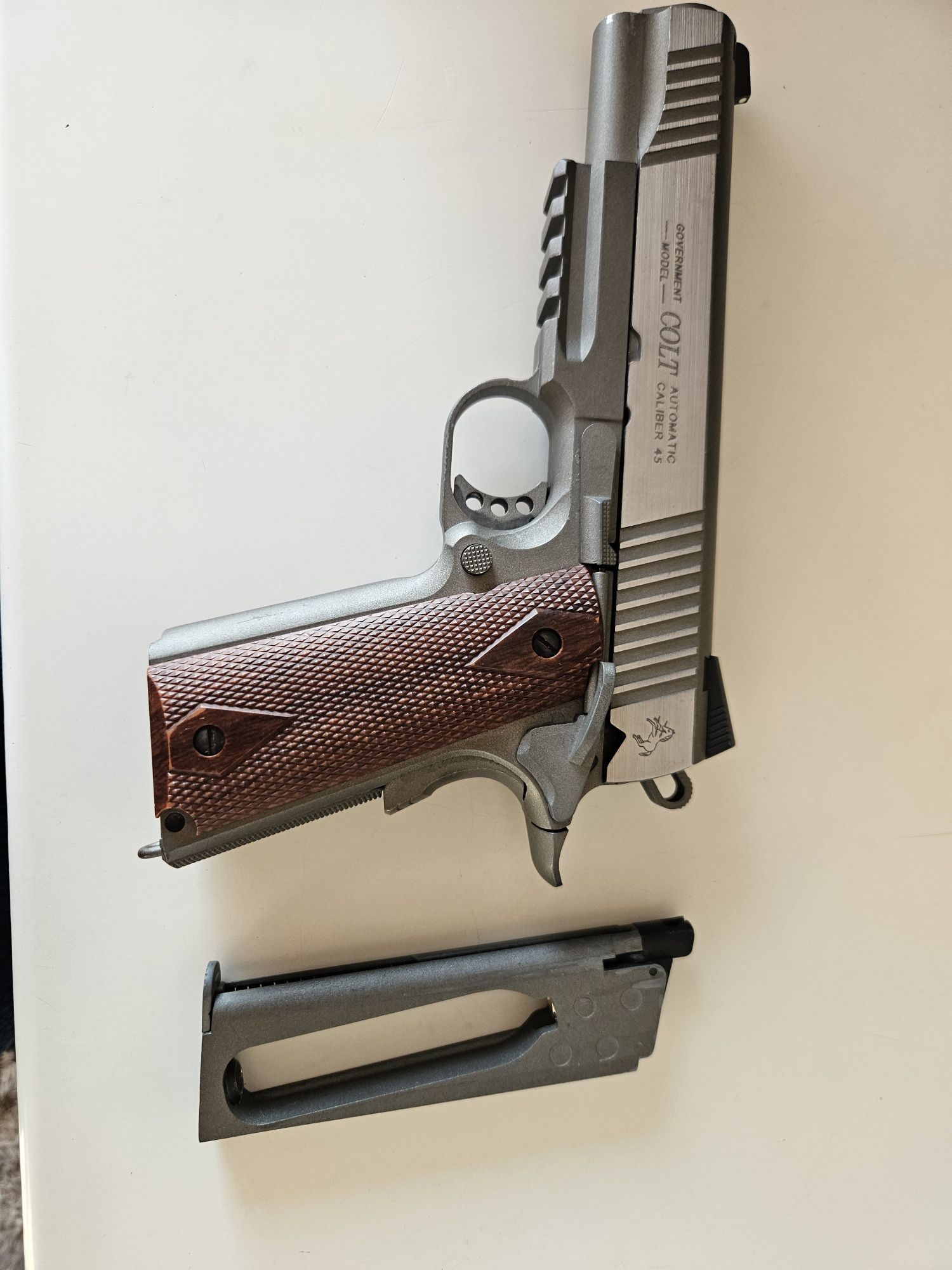 Еърсофт СО2 пистолет с откат Cybergun Colt 1911