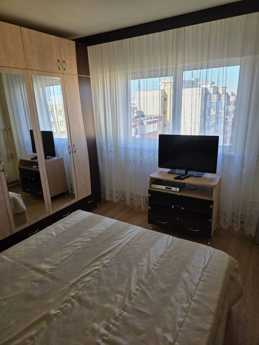 Inchiriez apartament 3 camere,2 bai, central, B.dul Grivitei, Brasov