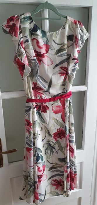 Rochie de vara vaporoasa cu flori