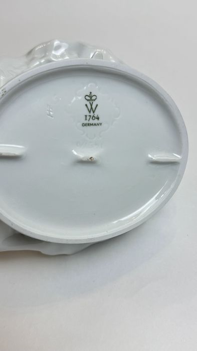 Фарфоровая статуэтка