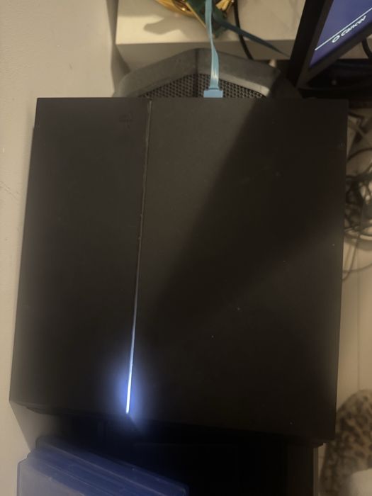 PS4 Fat cu sigilii 2 controller originale V2 isi face treaba inca