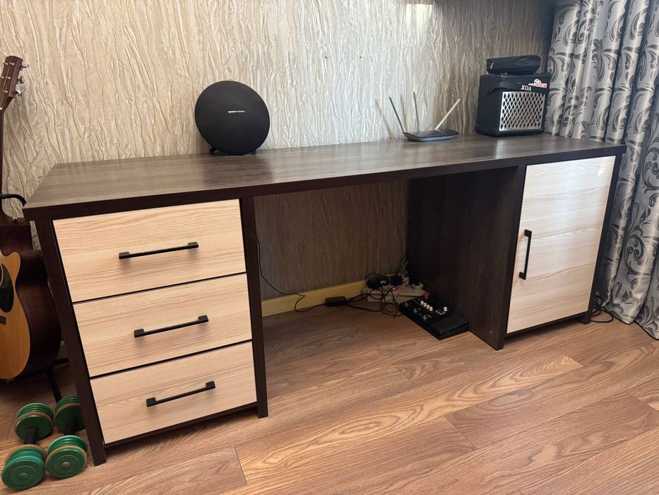 Продается письменный стол