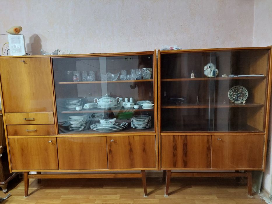 Серванты в гостиную б/у