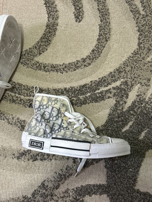 Dior b23  puține purtări