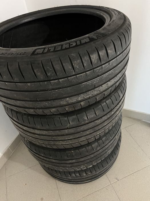 Летни гуми Мишелин Пилот спорт 4 235/45/18