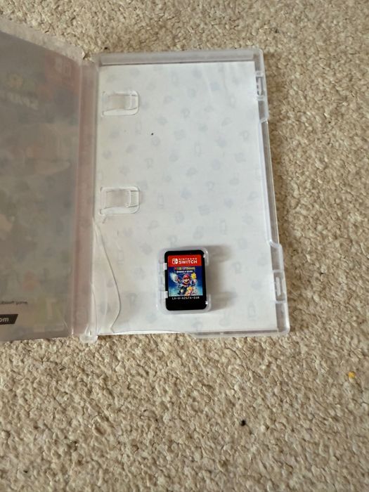 Nintendo switch + 3 jocuri + folie