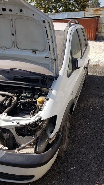 Продавам Опел зафира на части