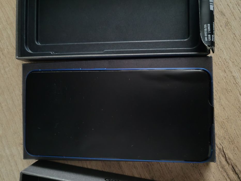 Samsung S25(deschisa cutia pentru poza)