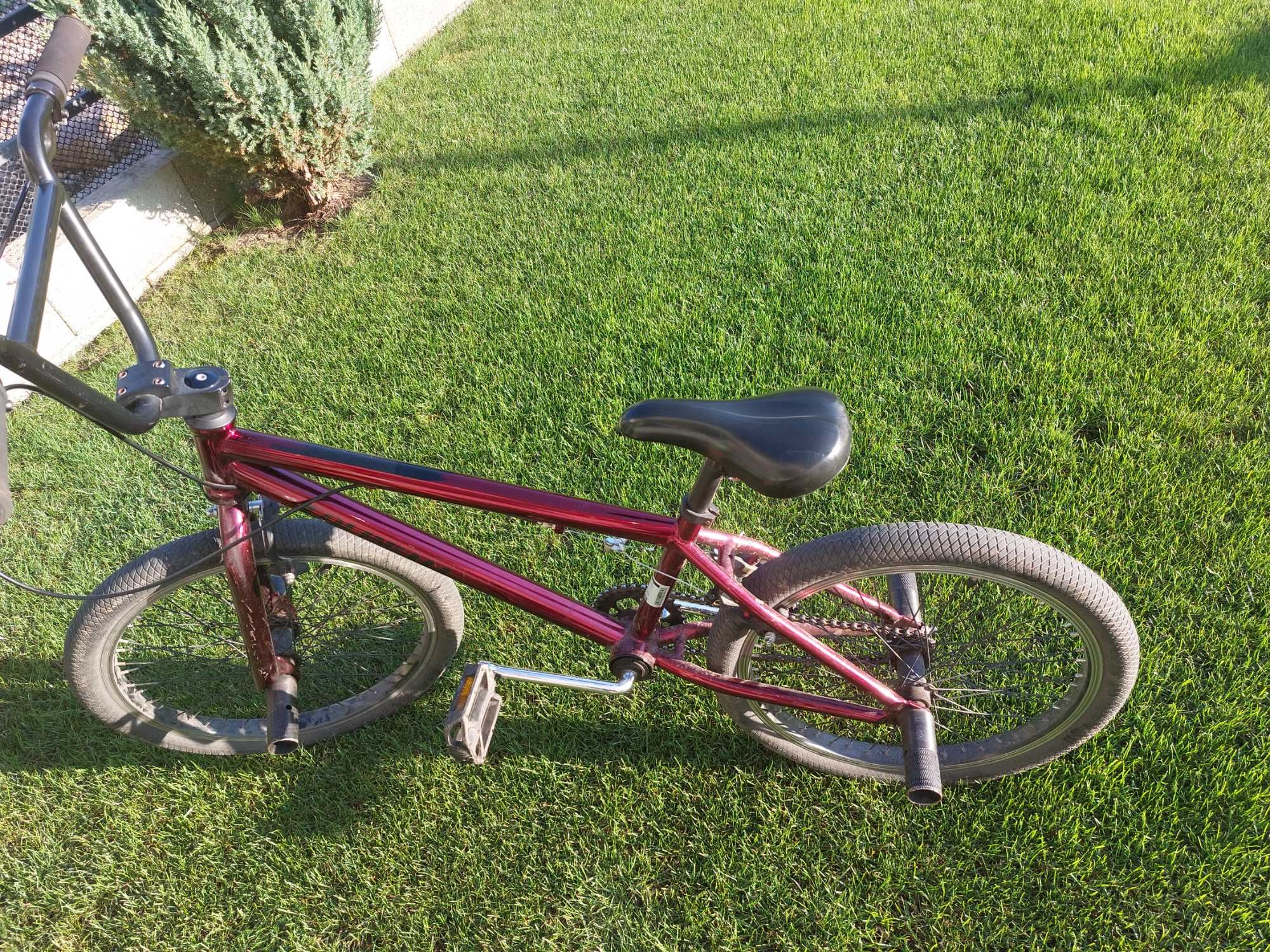 Vând bicicleta BMX