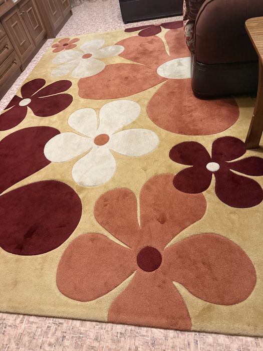 Продам ковер в отличном состоянии