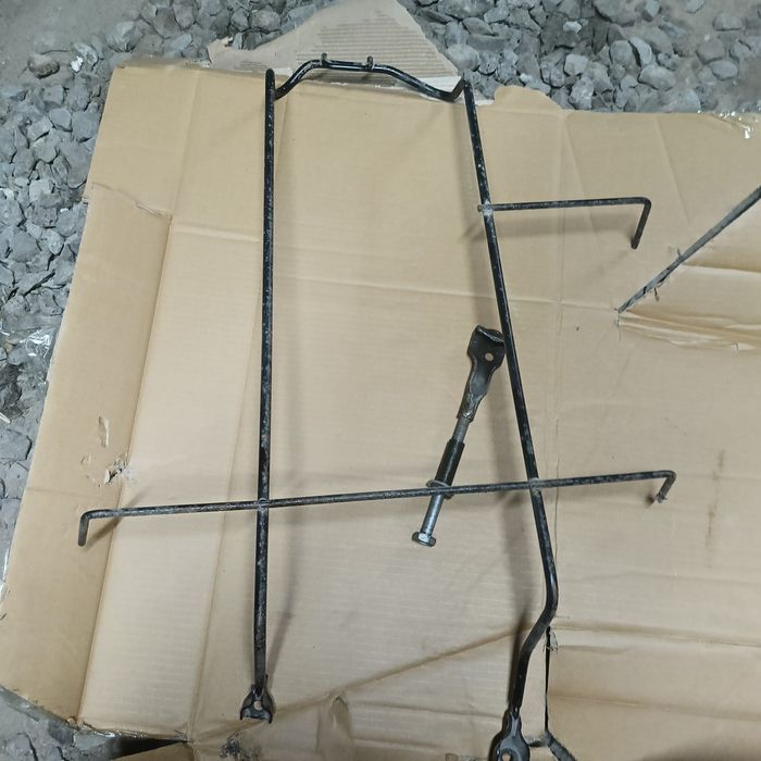 Продам корзину крепления запасного колеса. Тоуота Альфард 2005