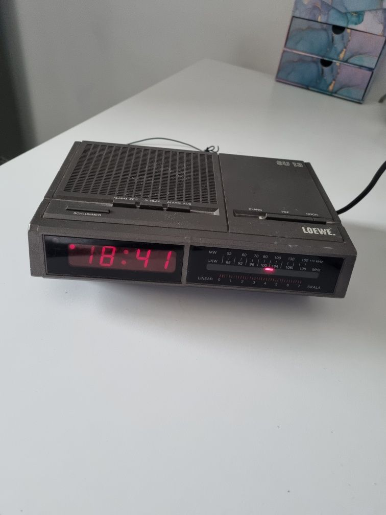 Radio cu ceas cu afișaj