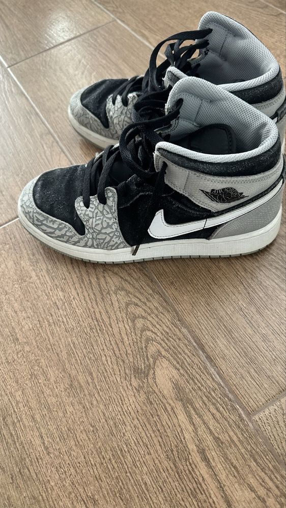 Adidasi Jordan 1 mid elephant