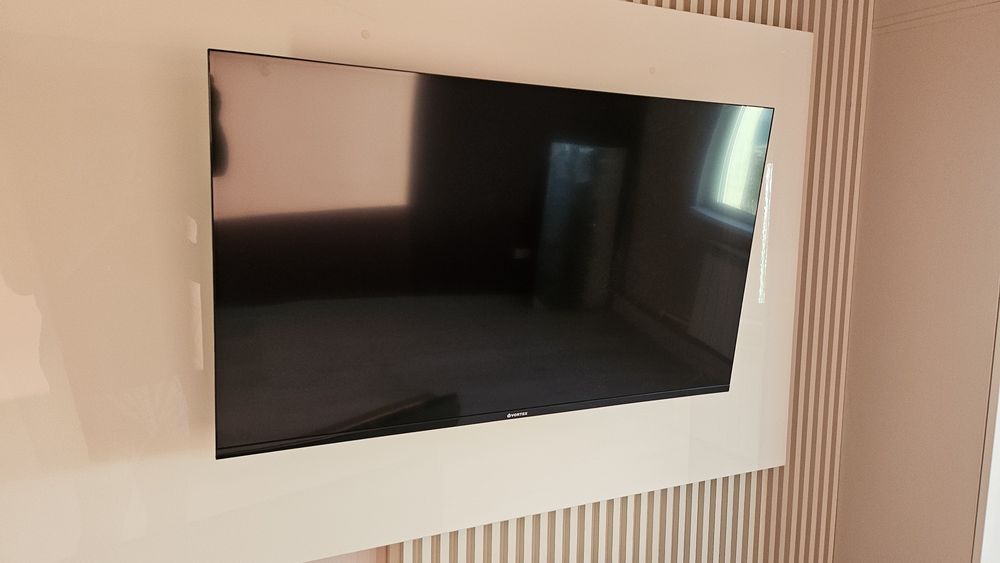 Televizor smart Vortex diagonală 108 cm