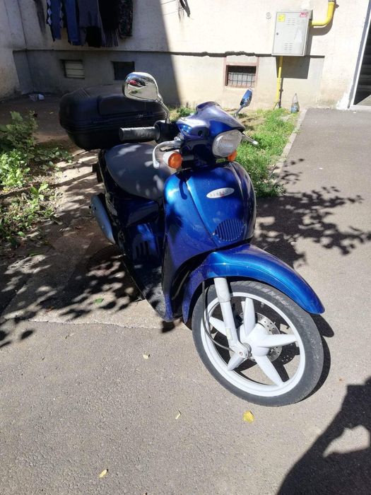Scuter Aprilia Scarabeo