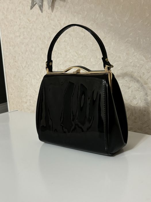 Продам сумку лакированную