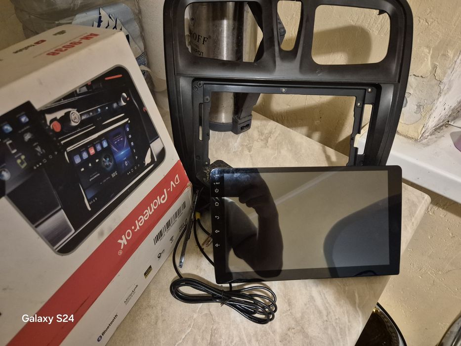 Срочно Продам Андройд автомагнитолу почти новый