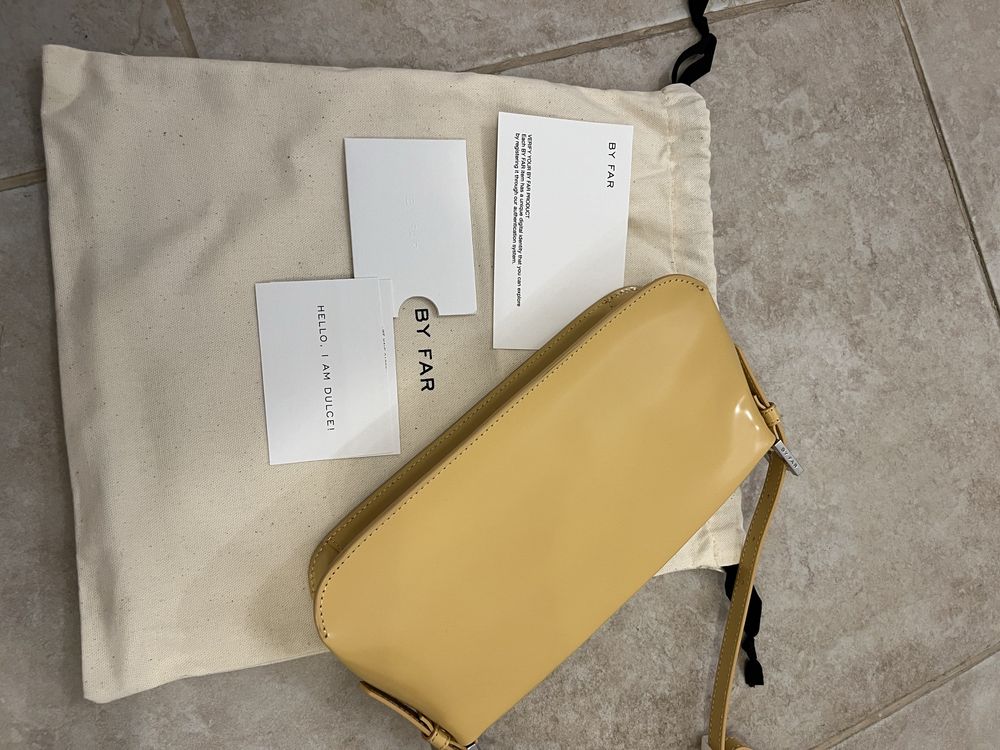 НОВА By Far Dulce Kraft brand new with tags нова дамска чанта бежова