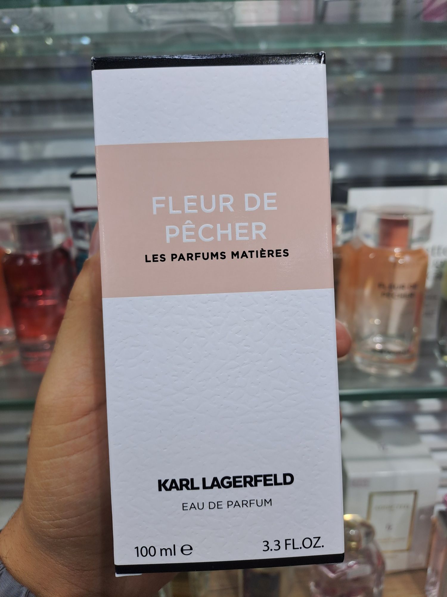 Fleur de pecher Karl legerfeld