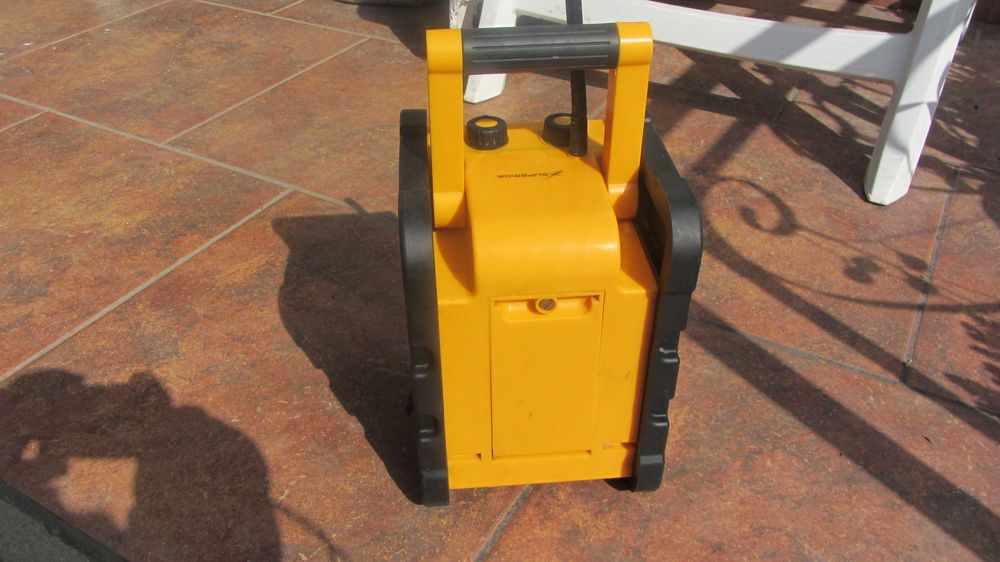 Radio santierSuperior cu acumulator nou alimentator,casa gradina peste