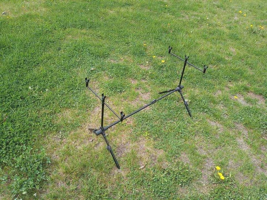 Стойка за дънен риболов, три сигнализатора и три светещи обтегача