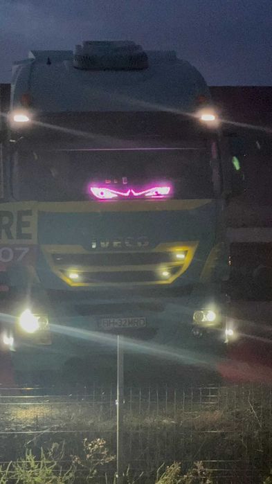 Bandă LED "Devil Eyes" pentru Camion – 38x10 / 90x20 cm
