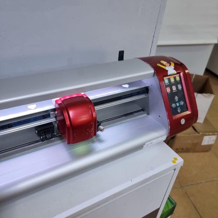 Продам плоттер skycut c24