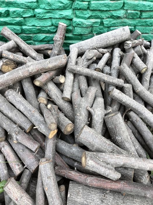 Продам дрова дуб не колотые просто пиленные