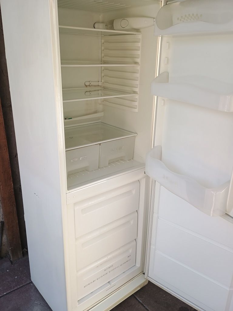 Frigider tip combină frigorifică Zanussi RW330/277
