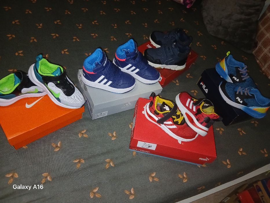 Vând ghetele si adidasi