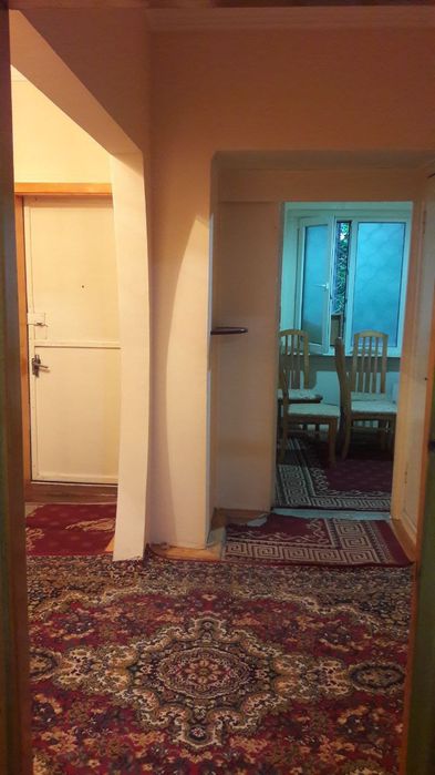 Srochni kvartira sotiladi