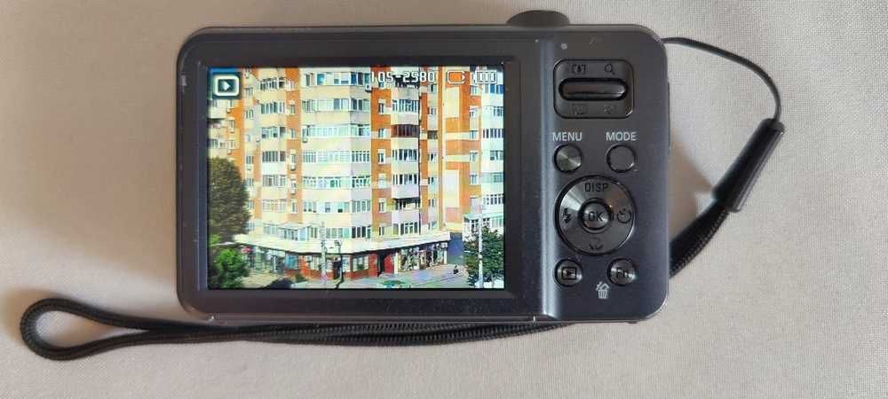Samsung ES75, 14.2MP, zoom optic 5X, senzor CMOS. Ca nou!