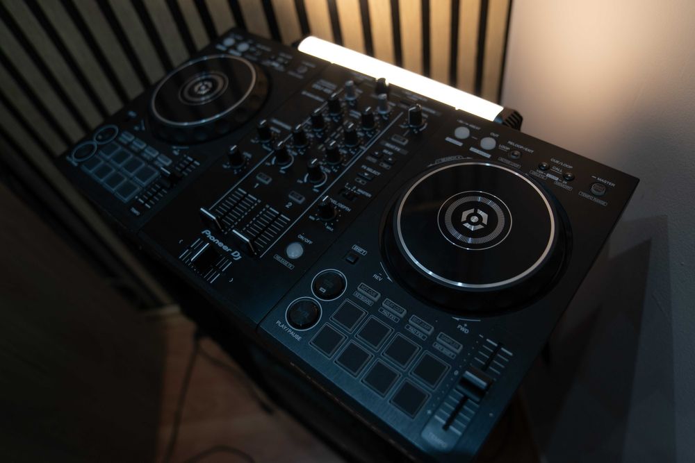 Pioneer DJ. DDJ-400