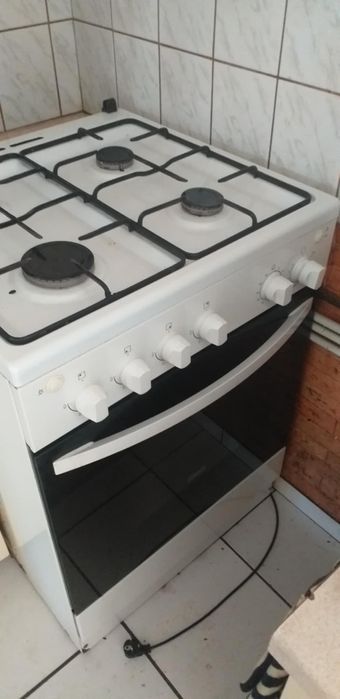 Zanussi газова готварска печка на 4 год.