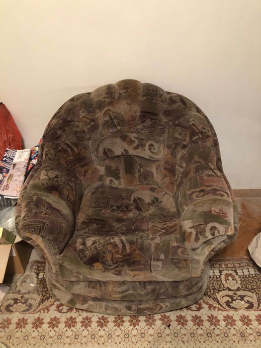 Неразтегателен диван в комплект с фотьойл