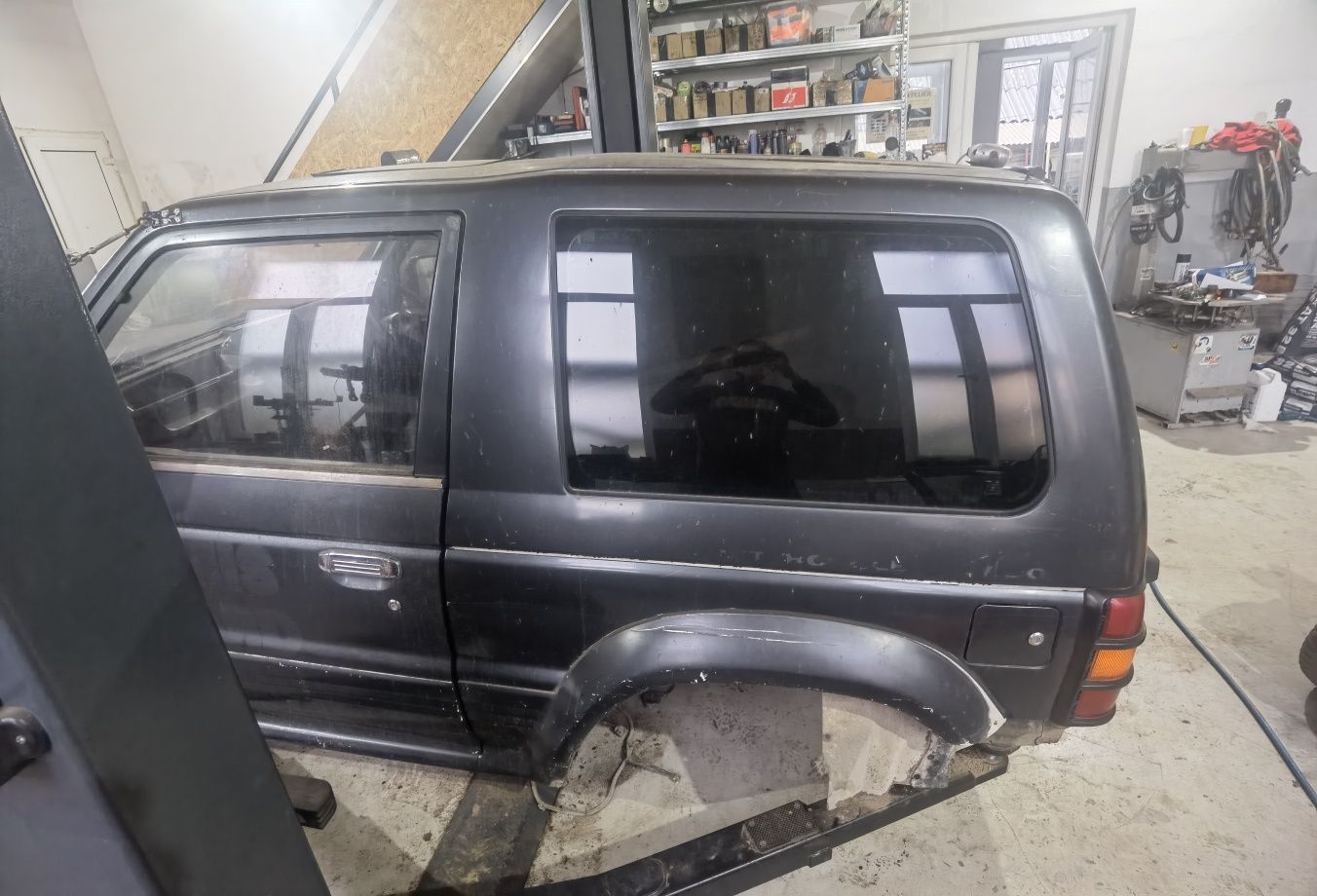 Vând caroserie și elemente caroserie mitsubishi pajero 1996 în 2 usi