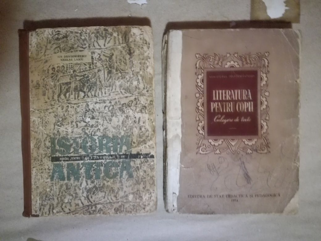 Manuale școlare vechi