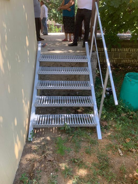 Scări metalice zincate pentru case , beci și incendiu ISU