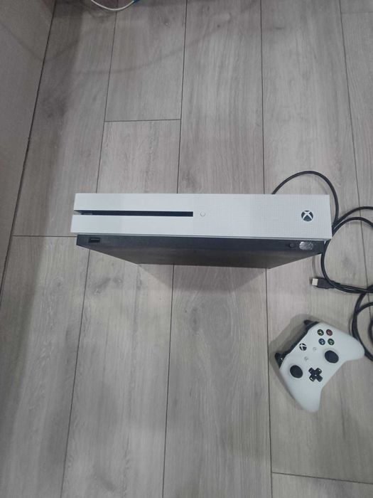 Продавам xbox one s