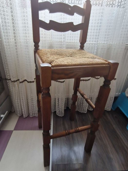 Scaun cu spatar ( bar sau insula ) din lemn esenta tare