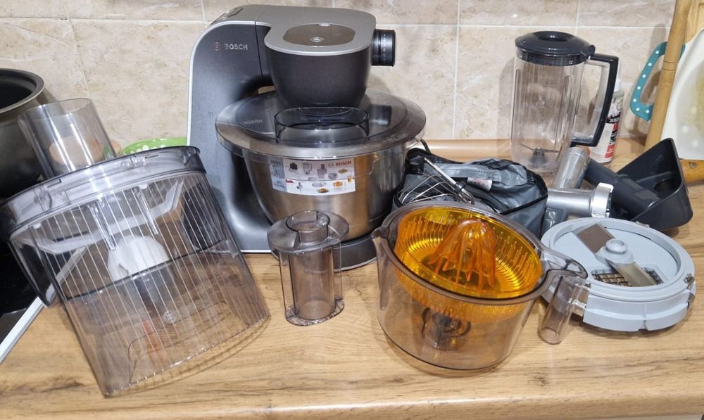 Продам Кухонный Комбаин MOM58M64!Возможен обмен. Торг!